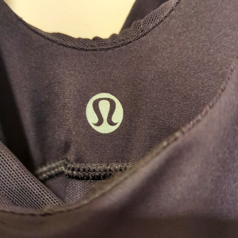 Workout top - Picture 2 of 2